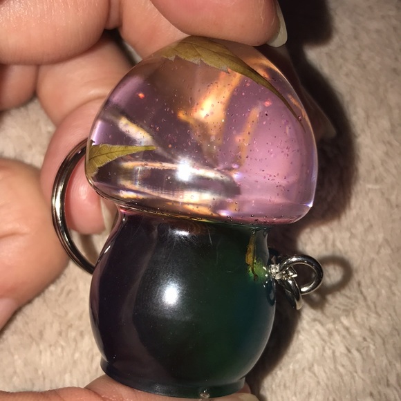 Custom Epoxy mini mushroom 🍄 keychain with shells ✨ Wish and leaf - Picture 8 of 8